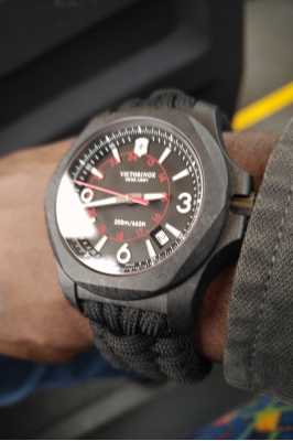 victorinox inox carbon paracord